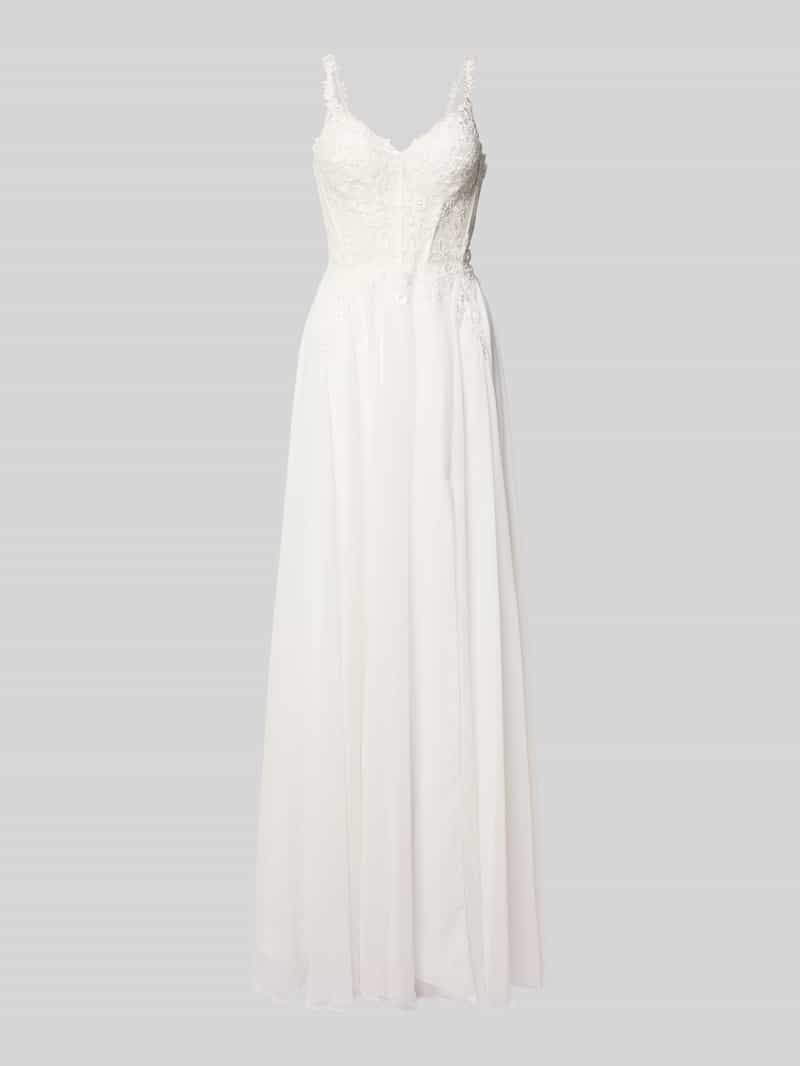 Suknia ślubna z dekoltem w kształcie serca