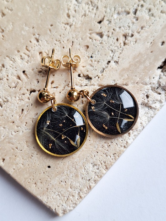 Kolczyki z żywicy z dmuchawcem kółka