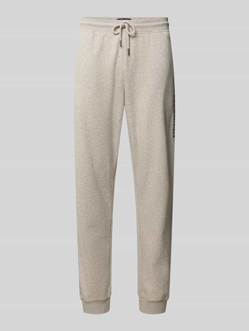 Spodnie dresowe o kroju regular fit z mieszanki bawełny