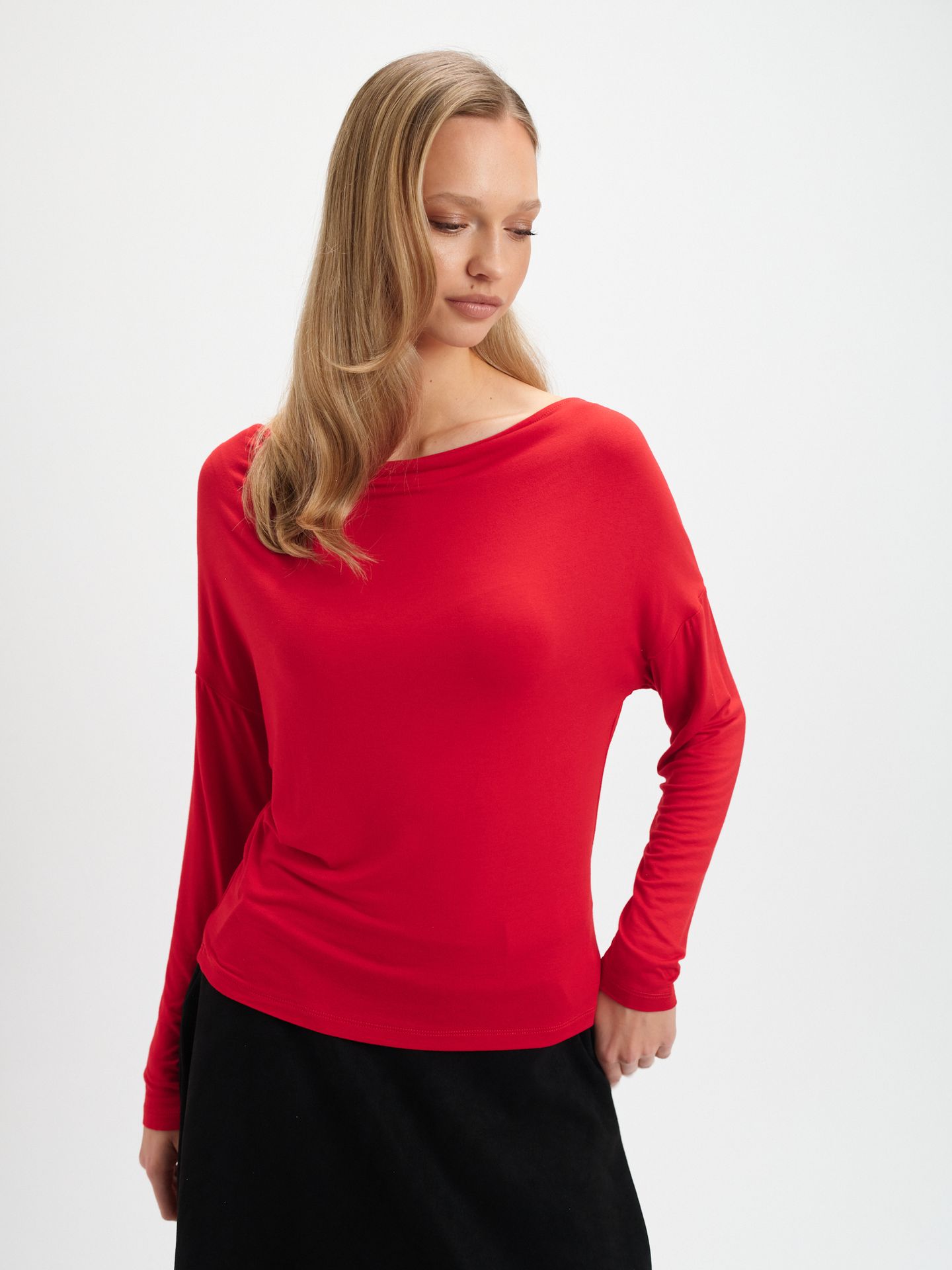 Czerwona bluzka z marszczeniem