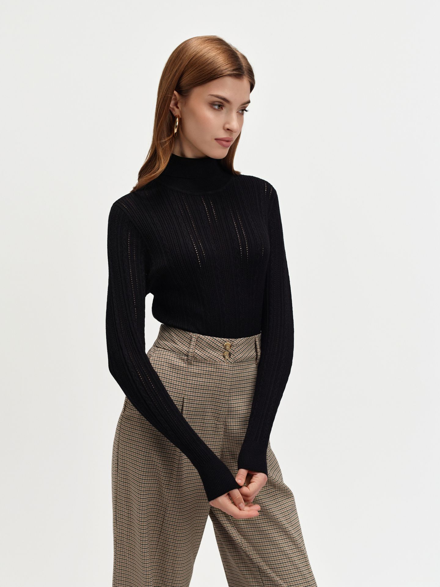 Golf z ażurową fakturą