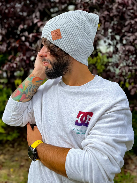 Męska bawełniana czapka jesienna logo ekoskórka Jasny szary