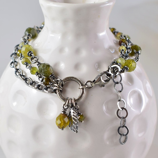 Zielony granat w srebrze - bransoletka