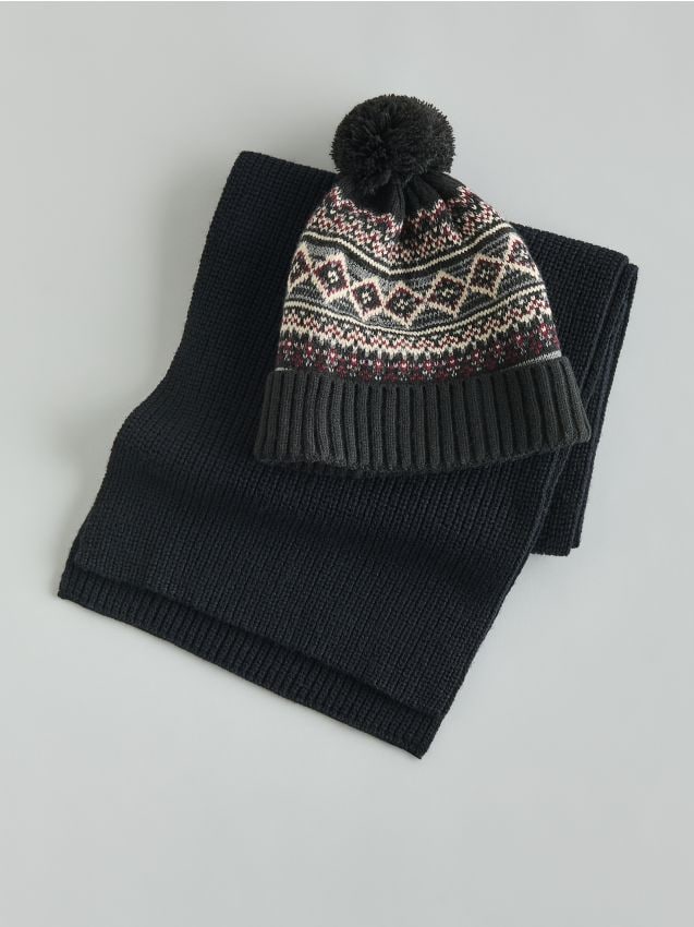Reserved - Wzorzysta czapka z pomponem - czarny