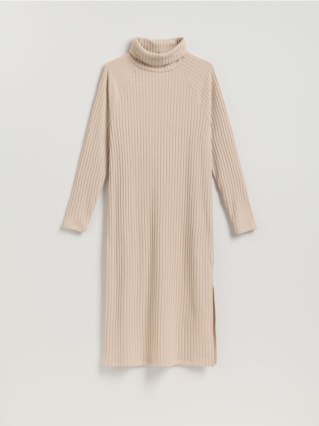 Reserved - Dzianinowa sukienka z golfem - kremowy