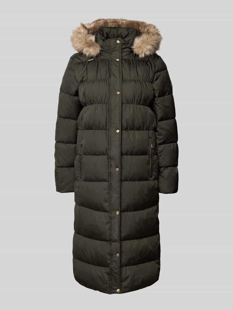 Płaszcz pikowany z kapturem i kieszeniami zapinanymi na zamek błyskawiczny