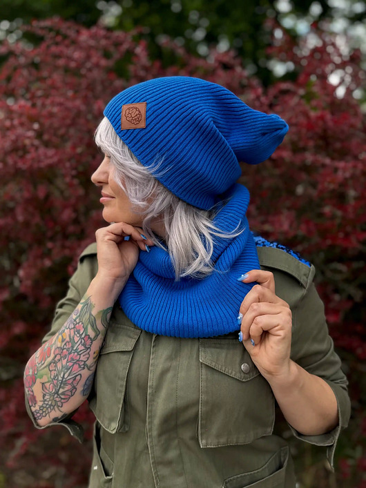 Bawełniana czapka jesienna logo ekoskórka Niebieski Kobalt