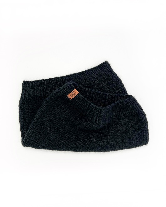 Elegancki czarny komin tuba wełniany z wełny alpaki