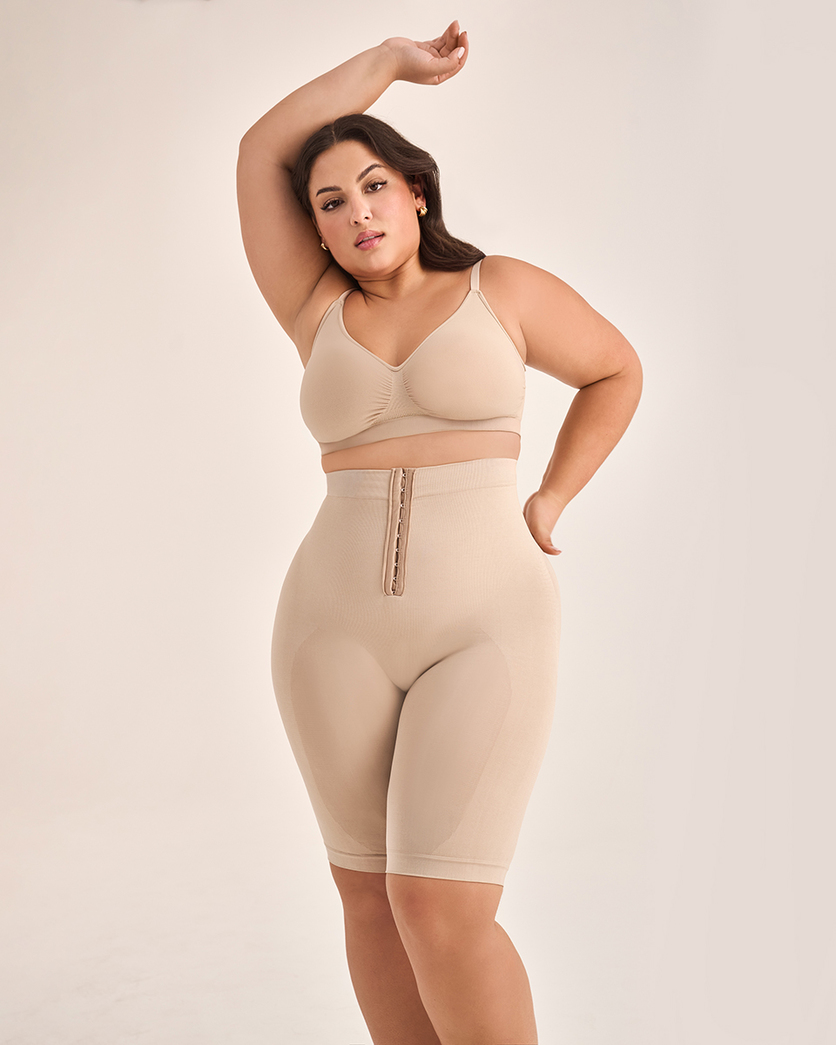 Szorty mocno modelujące z zapięciem na haftki