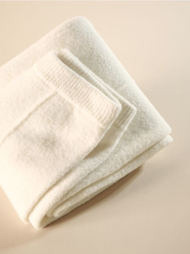 Reserved - Dzianinowe spodnie z domieszką wełny - złamana biel