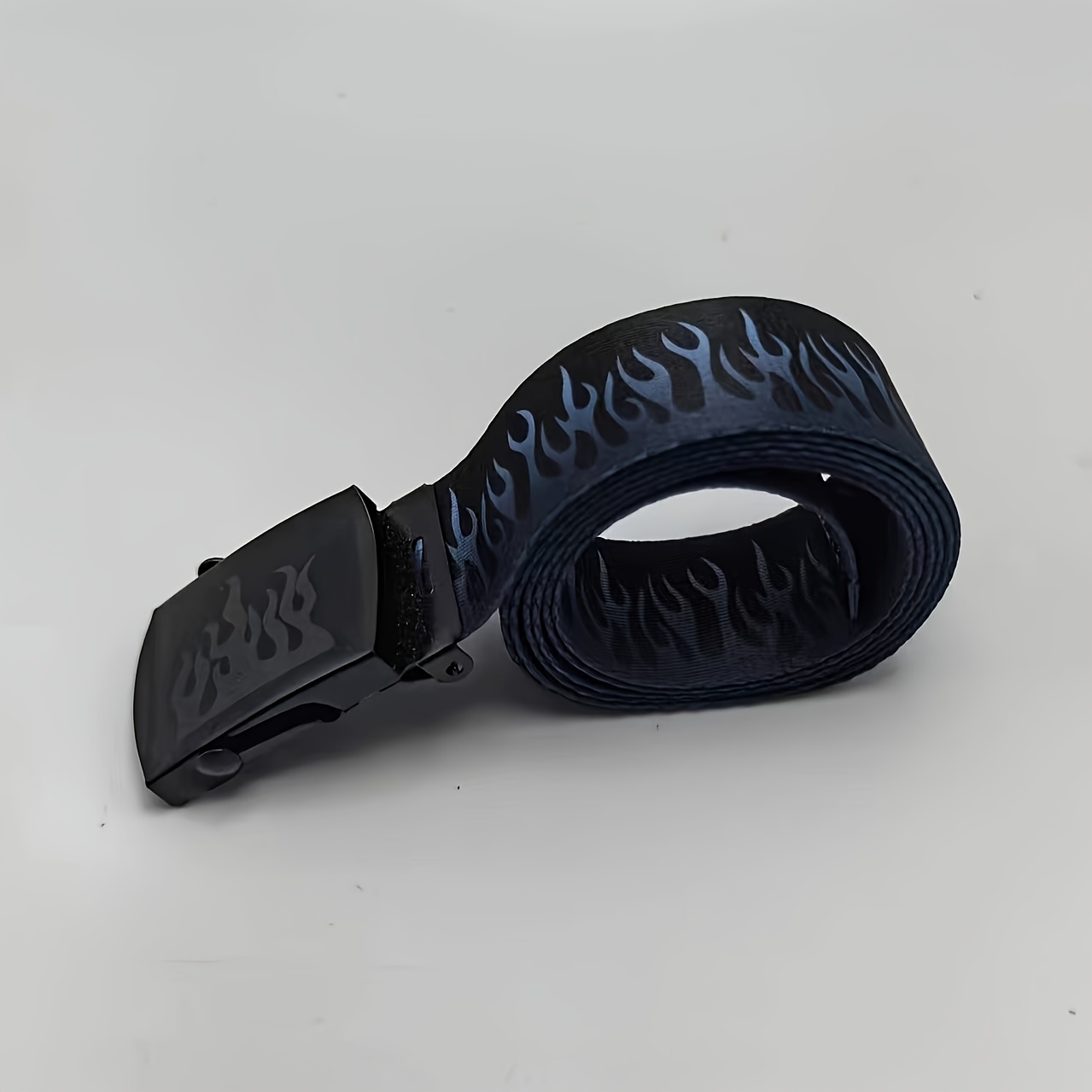 TEMU Męski stylowy pas Tokyo Hip-Hop Flame - czerwona płótna z automatyczną klamrą, casual i odważny design do casualowego stroju, pas do casualowego