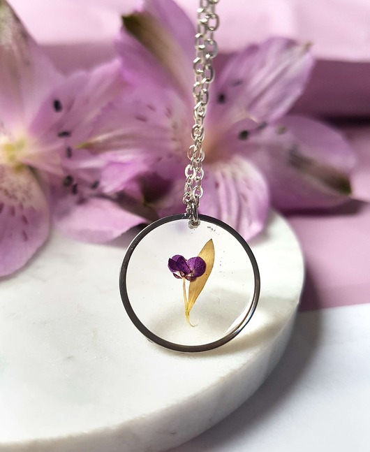 Naszyjnik z prawdziwym kwiatem smagliczki, wisiorek handmade