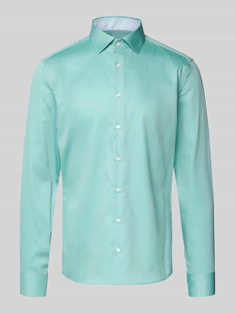 Koszula biznesowa o kroju slim fit z bawełny z kołnierzykiem typu kent