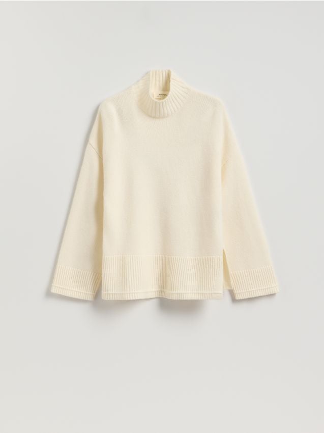 Reserved - Wełniany sweter z golfem - złamana biel