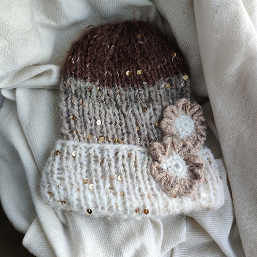 Czekoladowo beżowa czapka cekiny kwiaty z alpaki i moheruCHOCO
