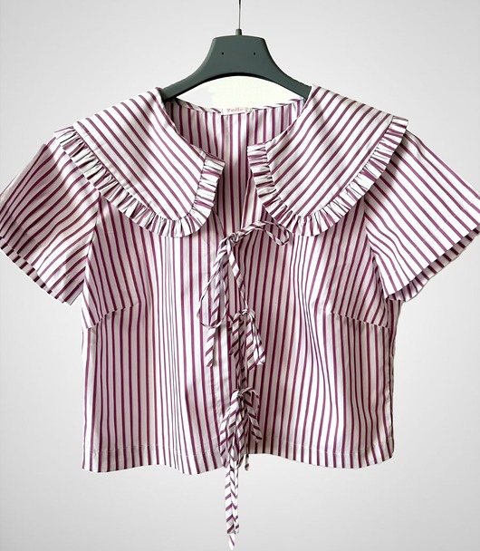 Wiązana bluzka z krótkim rękawem i kołnierzykiem Liliana