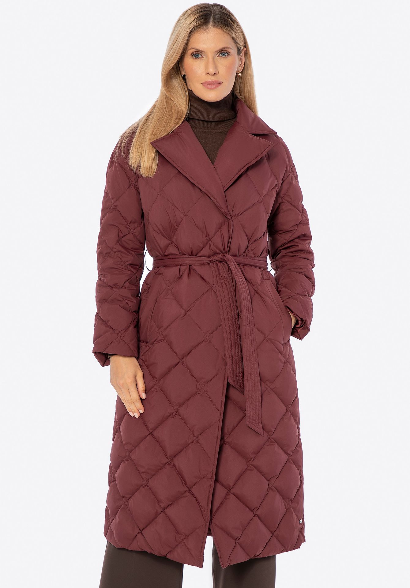 Puchowy płaszcz z naturalnym wypełnieniem bordowy