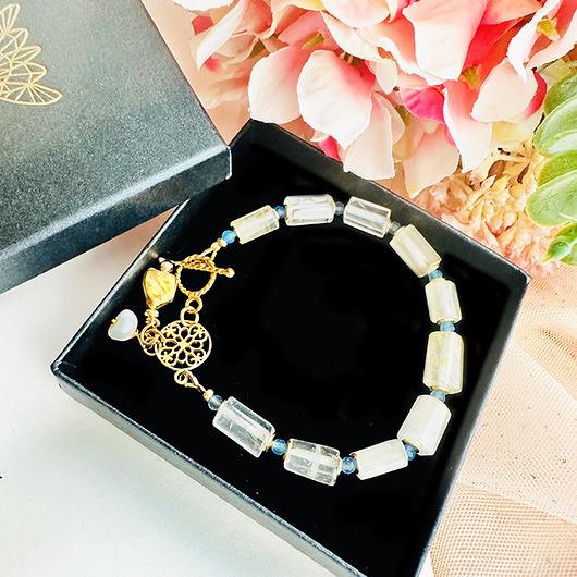 Bransoletka z kamieni , kryształ górski, perła, rozeta