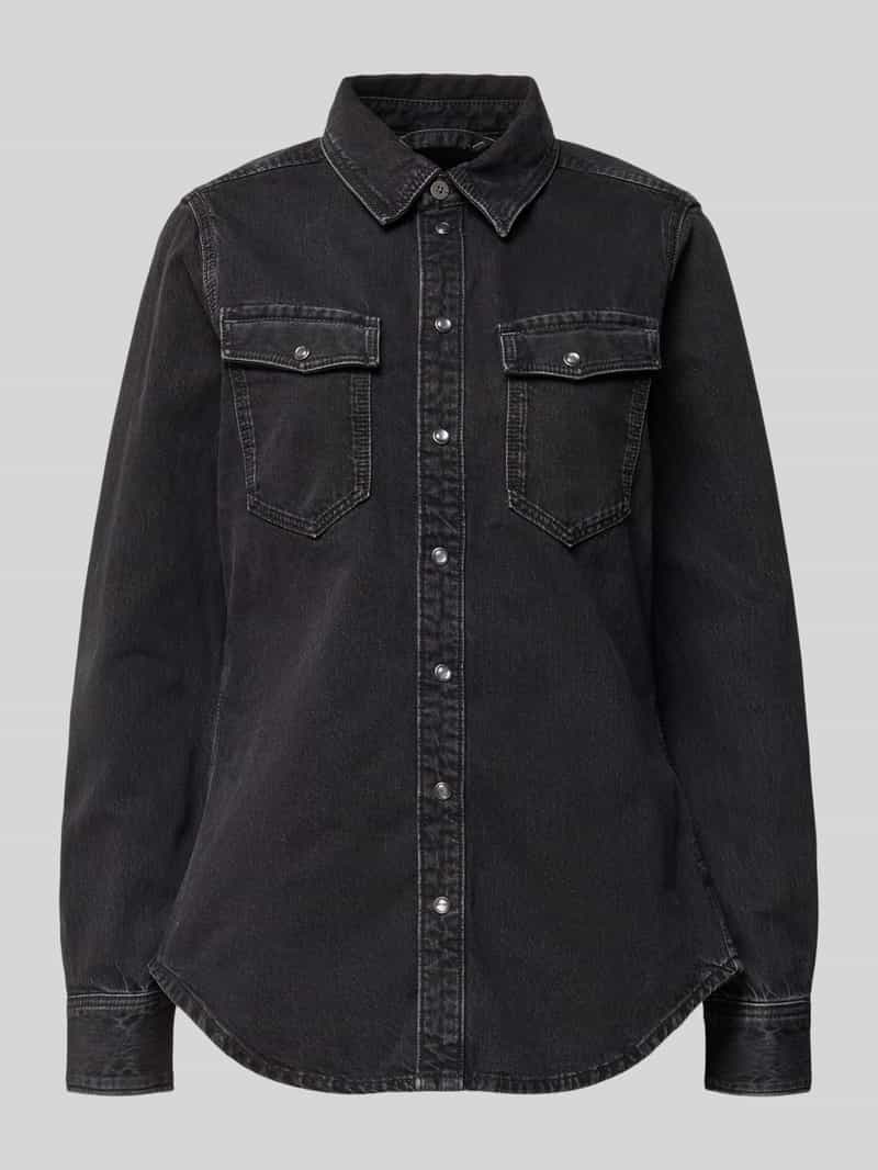 Bluzka jeansowa o kroju slim fit z kieszeniami na piersi