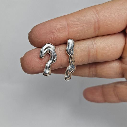 Asymetryczne organiczne kolczyki srebrne SMUGI