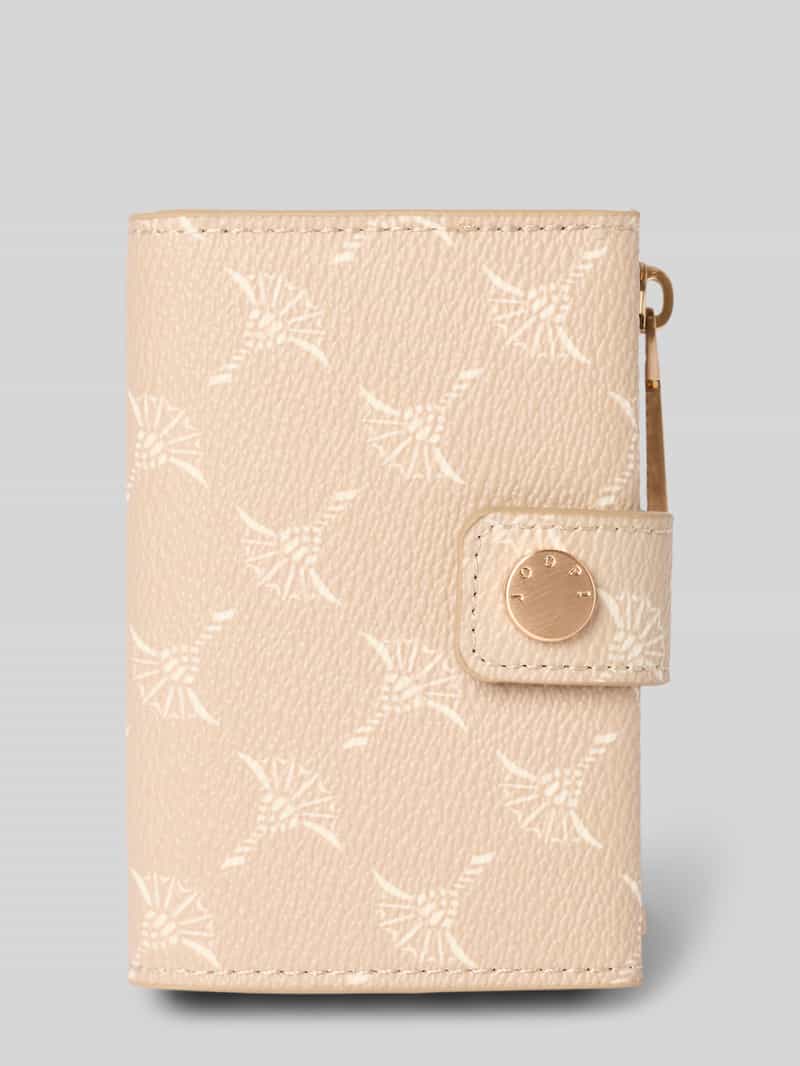 Etui na karty z wyhaftowanym logo