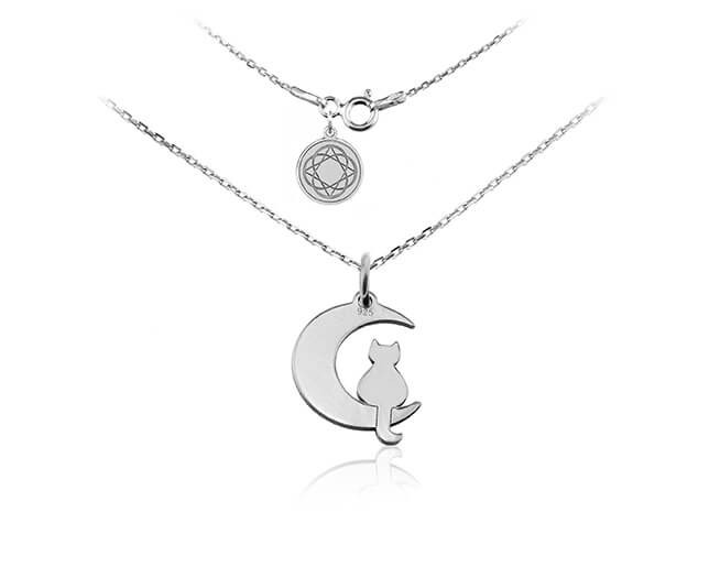 Srebrny naszyjnik z kotkiem na księżycu