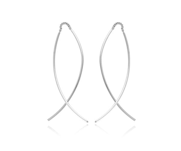 Srebrne kolczyki przeciągane przez ucho