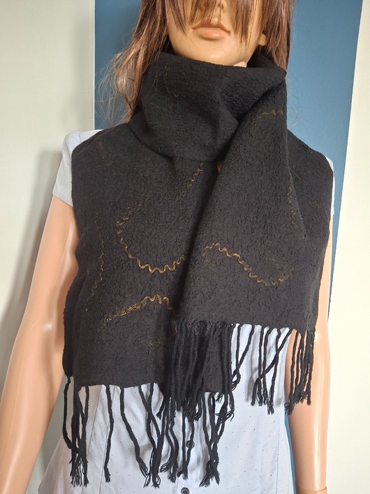 Szalik filcowany czarny