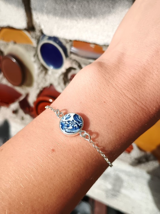 Bransoletka w kobaltowe kwiaty