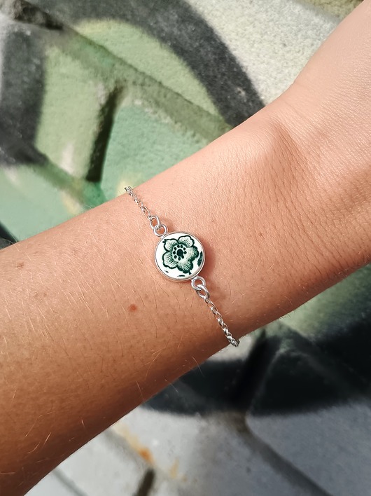 Bransoletka z zielonym kwiatkiem