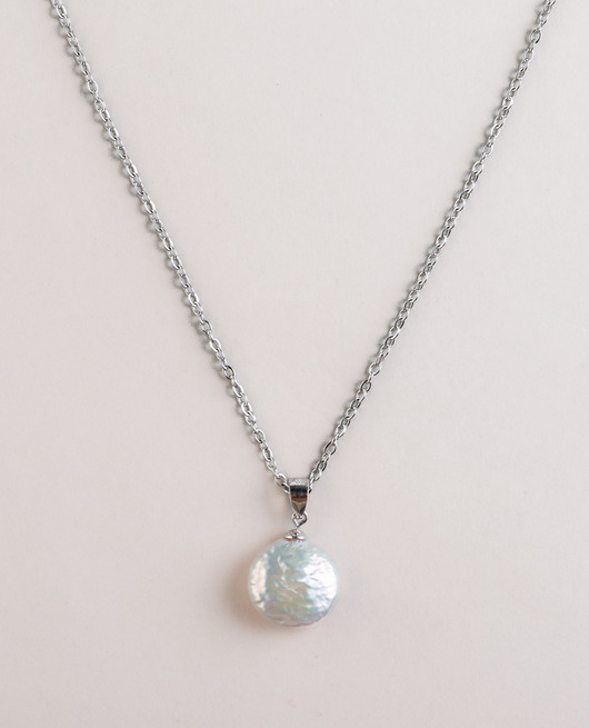 Wisiorek na łańcuszku Perła