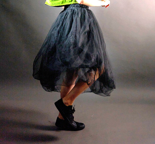 Spódnica tiulowa czarna na plisowanej - gniecionej podszewce