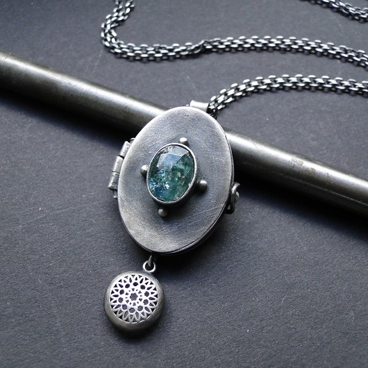 Sekretnik z kianitem