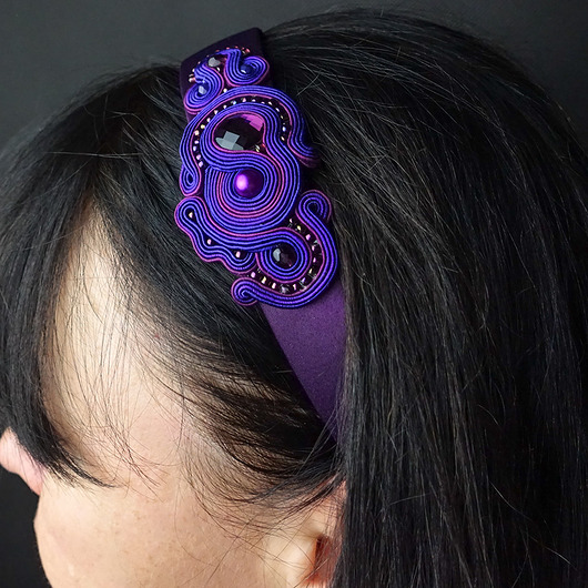Opaska na włosy w kolorach fioletu