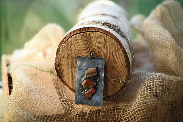 Bursztynowy wisiorek Naszyjnik z bursztynu