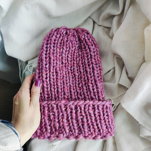 Różowa czapka o grubym splocie na drutach WOOLLY