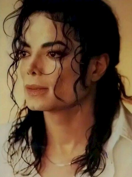 Diamentowa mozaika - Michael Jackson z kręconymi włosami w białej koszuli