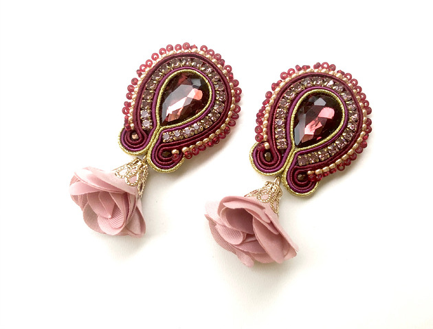 Sutaszowe kolczyki EVORA z kwiatami