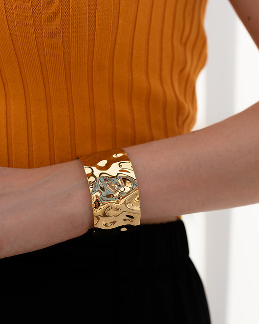 Złota szeroka bransoletka ze stali chirurgicznej pozłacana 18k