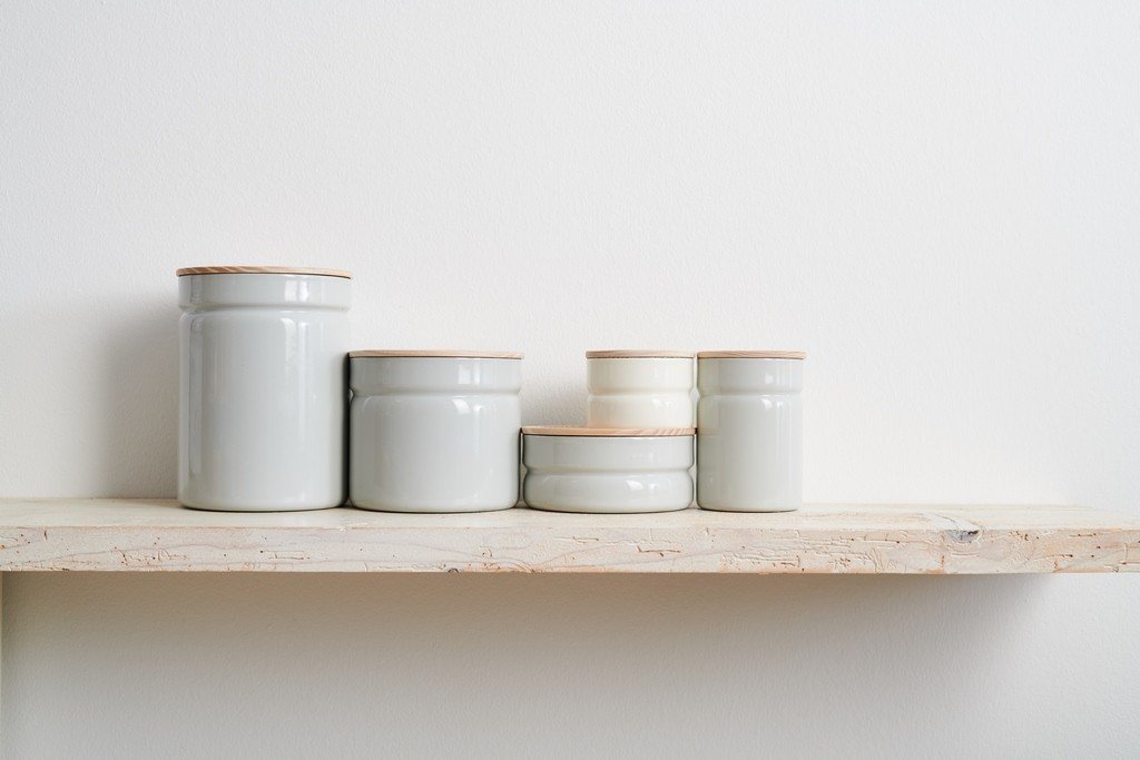 RIESS - Pojemnik kuchenny niski z drewnianą pokrywą 0,6l Light Grey