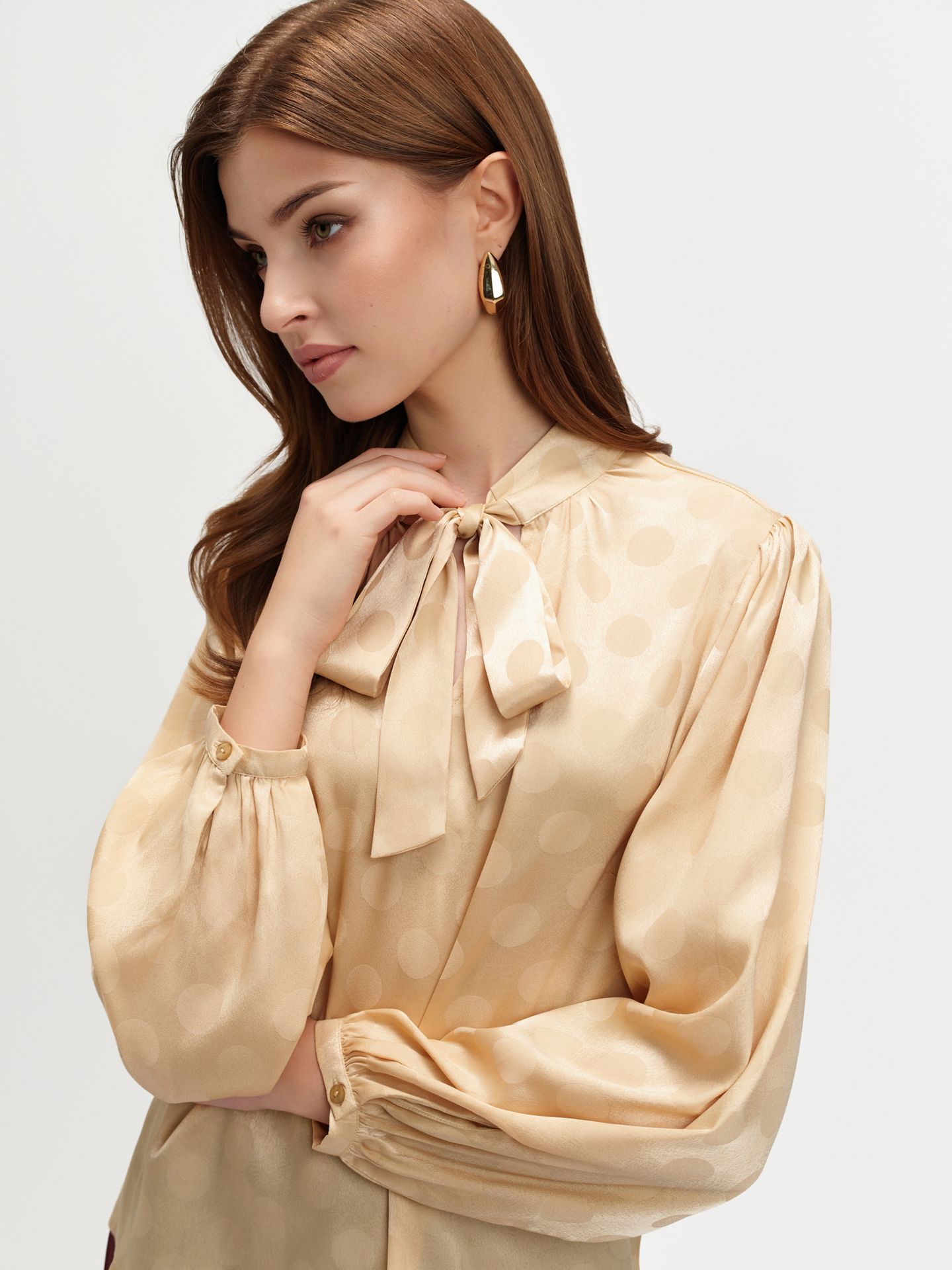 Elegancka bluzka z wiązaniem