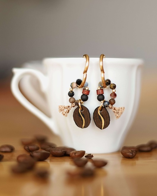 Kawowe kolczyki koła z zawieszkami