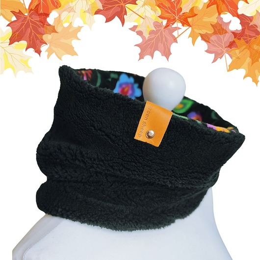 Komin czarny z folkowymi kwiatkami