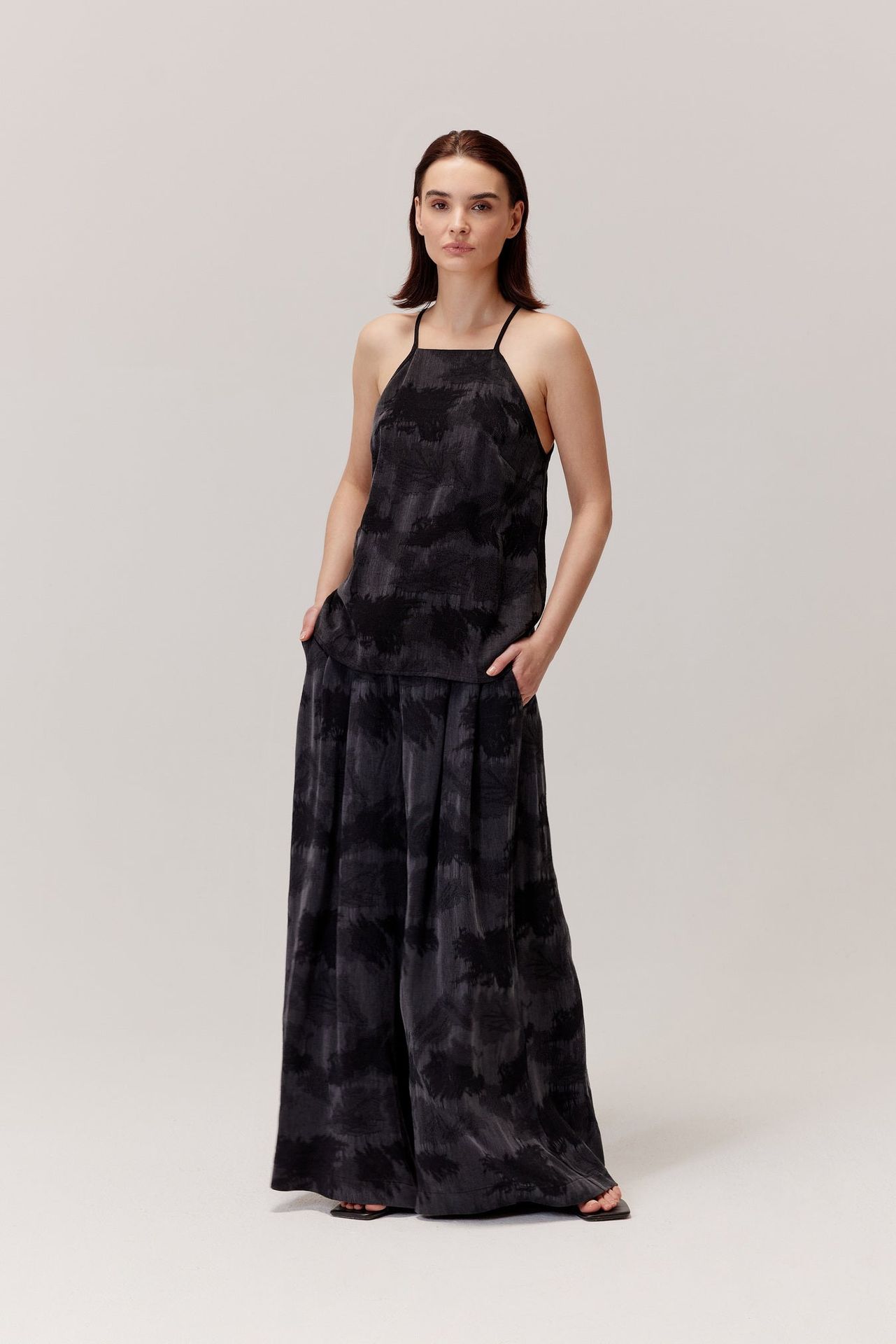 Spodnie z wiskozą i lyocellem Flam czarne