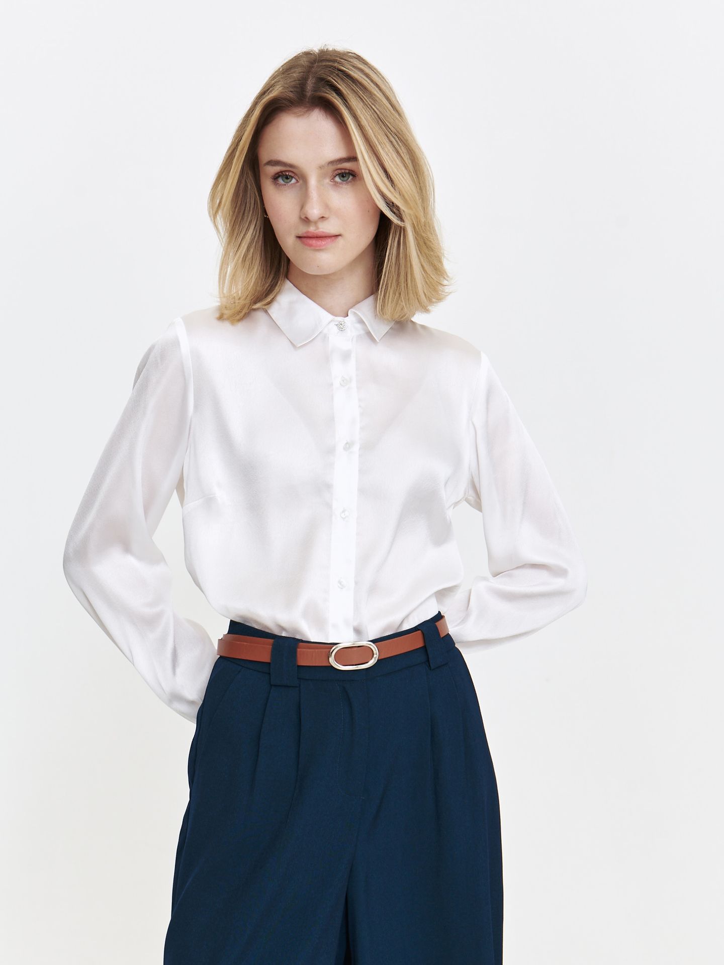 Elegancka biała koszula satynowa