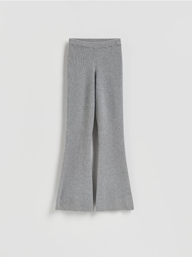 Reserved - Dzianinowe spodnie flare - jasnoszary