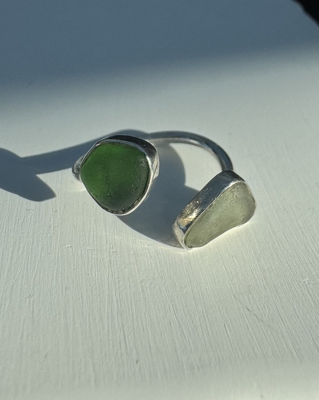 Pierścionek Open ze szkłem morskim Doubletrouble