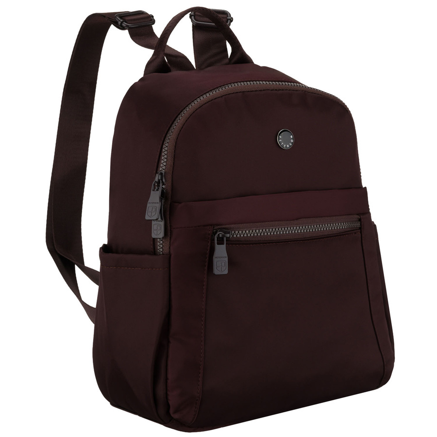 Bordowy plecak damski wykonany z poliestru, zawieszony na regulowanych szelkach - Peterson