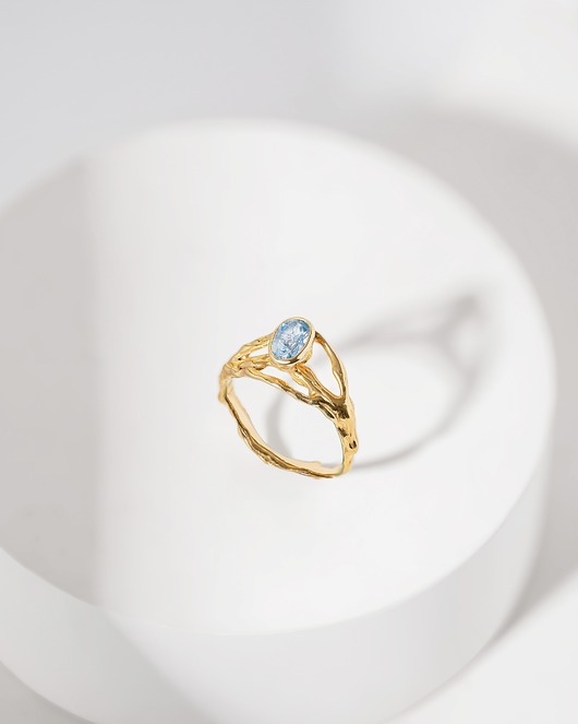 Pierścionek z kolekcji Twigs z topazem