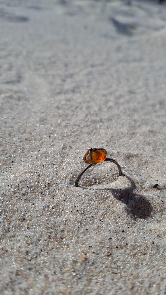 Pierścionek Pierściinek z bałtyckim bursztynem